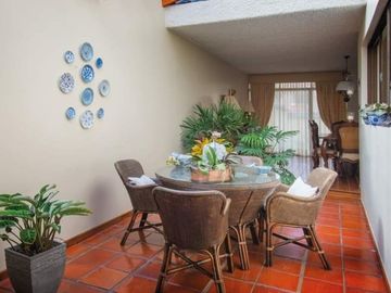 Casa de venta en la zona mas comercial de Cuenca ideal para uso comercial