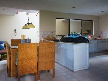 Casa de venta en la zona mas comercial de Cuenca ideal para uso comercial