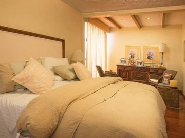 Casa de venta en la zona mas comercial de Cuenca ideal para uso comercial