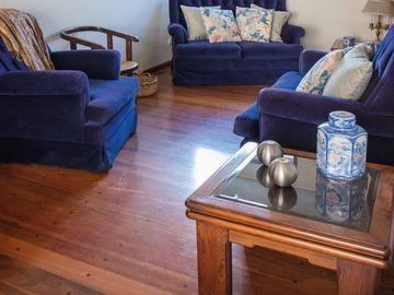 Casa de venta en la zona mas comercial de Cuenca ideal para uso comercial