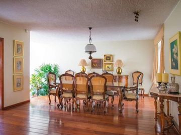 Casa de venta en la zona mas comercial de Cuenca ideal para uso comercial