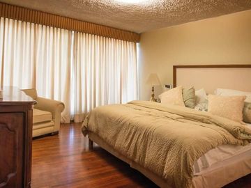 Casa de venta en la zona mas comercial de Cuenca ideal para uso comercial