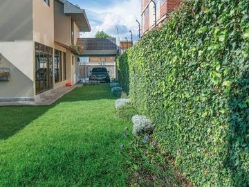Casa de venta en la zona mas comercial de Cuenca ideal para uso comercial