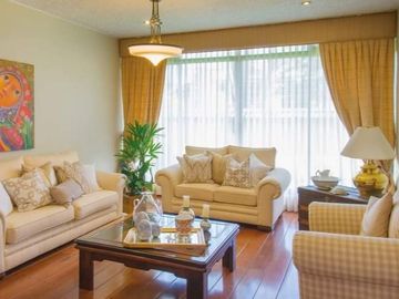 Casa de venta en la zona mas comercial de Cuenca ideal para uso comercial