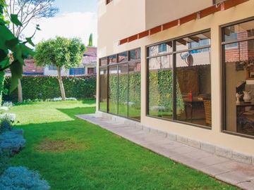 Casa de venta en la zona mas comercial de Cuenca ideal para uso comercial