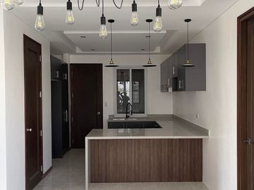 NEW BUILT HOUSE FOR SALE LOCATED IN A PRIME SUBDIVISION NEAR MAJOR ESTABLISHMENENTS