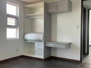 NEW BUILT HOUSE FOR SALE LOCATED IN A PRIME SUBDIVISION NEAR MAJOR ESTABLISHMENENTS