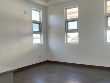 NEW BUILT HOUSE FOR SALE LOCATED IN A PRIME SUBDIVISION NEAR MAJOR ESTABLISHMENENTS
