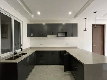 NEW BUILT HOUSE FOR SALE LOCATED IN A PRIME SUBDIVISION NEAR MAJOR ESTABLISHMENENTS