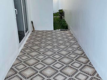 NEW BUILT HOUSE FOR SALE LOCATED IN A PRIME SUBDIVISION NEAR MAJOR ESTABLISHMENENTS