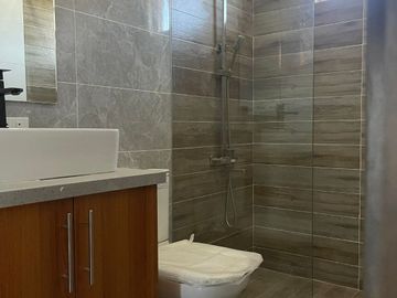 NEW BUILT HOUSE FOR SALE LOCATED IN A PRIME SUBDIVISION NEAR MAJOR ESTABLISHMENENTS