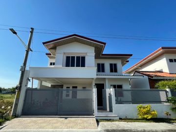 NEW BUILT HOUSE FOR SALE LOCATED IN A PRIME SUBDIVISION NEAR MAJOR ESTABLISHMENENTS