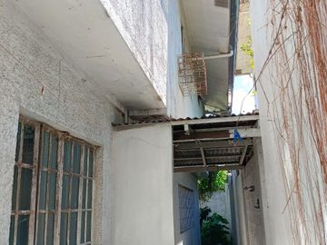 276 Sqm Lot Area, 7 BR, 3 T&B, 3 toilets, 2 carpark - RUSH Sale Metrovilla Valenzuela City