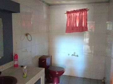 276 Sqm Lot Area, 7 BR, 3 T&B, 3 toilets, 2 carpark - RUSH Sale Metrovilla Valenzuela City
