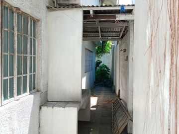 276 Sqm Lot Area, 7 BR, 3 T&B, 3 toilets, 2 carpark - RUSH Sale Metrovilla Valenzuela City