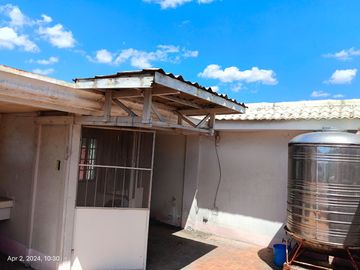 276 Sqm Lot Area, 7 BR, 3 T&B, 3 toilets, 2 carpark - RUSH Sale Metrovilla Valenzuela City