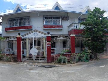 276 Sqm Lot Area, 7 BR, 3 T&B, 3 toilets, 2 carpark - RUSH Sale Metrovilla Valenzuela City
