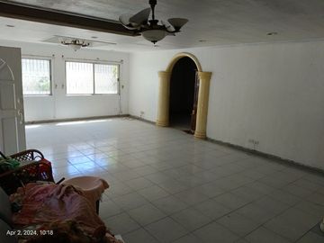 276 Sqm Lot Area, 7 BR, 3 T&B, 3 toilets, 2 carpark - RUSH Sale Metrovilla Valenzuela City