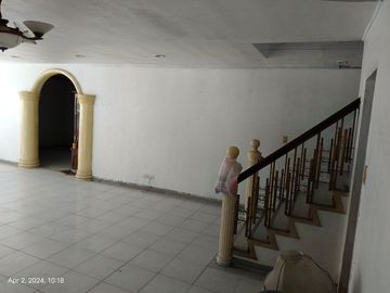 276 Sqm Lot Area, 7 BR, 3 T&B, 3 toilets, 2 carpark - RUSH Sale Metrovilla Valenzuela City