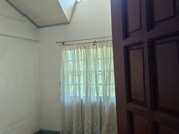 276 Sqm Lot Area, 7 BR, 3 T&B, 3 toilets, 2 carpark - RUSH Sale Metrovilla Valenzuela City