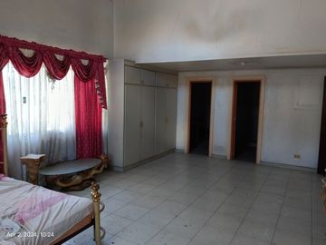 276 Sqm Lot Area, 7 BR, 3 T&B, 3 toilets, 2 carpark - RUSH Sale Metrovilla Valenzuela City