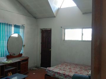 276 Sqm Lot Area, 7 BR, 3 T&B, 3 toilets, 2 carpark - RUSH Sale Metrovilla Valenzuela City