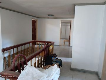 276 Sqm Lot Area, 7 BR, 3 T&B, 3 toilets, 2 carpark - RUSH Sale Metrovilla Valenzuela City