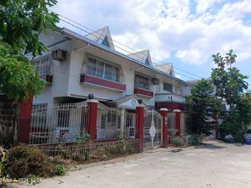 276 Sqm Lot Area, 7 BR, 3 T&B, 3 toilets, 2 carpark - RUSH Sale Metrovilla Valenzuela City