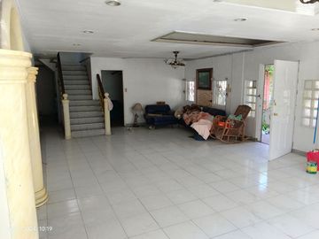 276 Sqm Lot Area, 7 BR, 3 T&B, 3 toilets, 2 carpark - RUSH Sale Metrovilla Valenzuela City