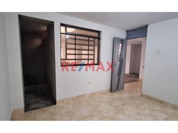 Casa En Esquina Av. Tupac Amaru 310 M2 Cp El Milagro ID 1091920