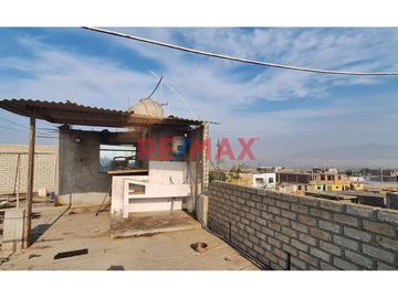 Casa En Esquina Av. Tupac Amaru 310 M2 Cp El Milagro ID 1091920