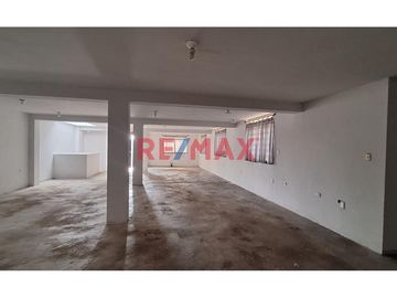 Casa En Esquina Av. Tupac Amaru 310 M2 Cp El Milagro ID 1091920