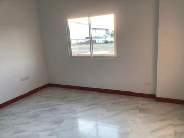 Newly built house and land for sale, next to the main chedi, Mae Krua, Chiang Mai-Phrao. Mae Faek Mai Subdistrict, San Sai District, Chiang Mai Provin
