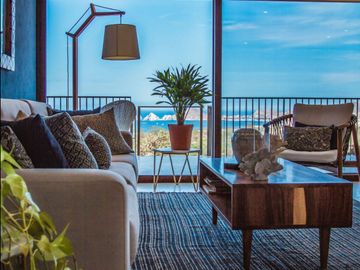 Departamento con vista al mar, alberca infinity y area de asador, spa y gimnasio, venta en Cabo San Lucas.