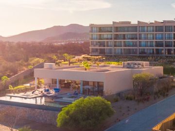 Departamento con vista al mar, alberca infinity y area de asador, spa y gimnasio, venta en Cabo San Lucas.