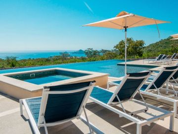 Departamento con vista al mar, alberca infinity y area de asador, spa y gimnasio, venta en Cabo San Lucas.