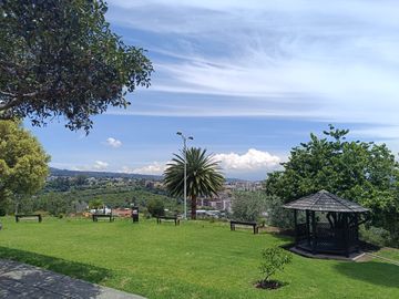 EXCLUSIVA PROPIEDAD EN VENTA - CUMBAYÁ - 884 M2