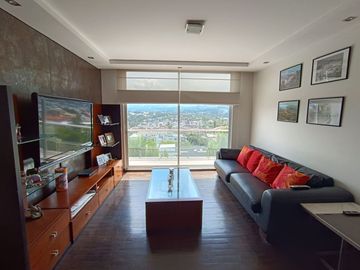 EXCLUSIVA PROPIEDAD EN VENTA - CUMBAYÁ - 884 M2