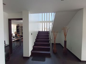 EXCLUSIVA PROPIEDAD EN VENTA - CUMBAYÁ - 884 M2