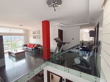 EXCLUSIVA PROPIEDAD EN VENTA - CUMBAYÁ - 884 M2