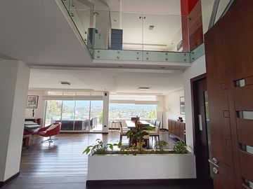 EXCLUSIVA PROPIEDAD EN VENTA - CUMBAYÁ - 884 M2