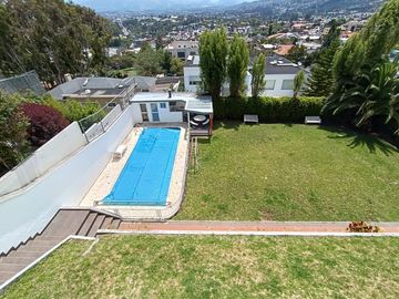 EXCLUSIVA PROPIEDAD EN VENTA - CUMBAYÁ - 884 M2