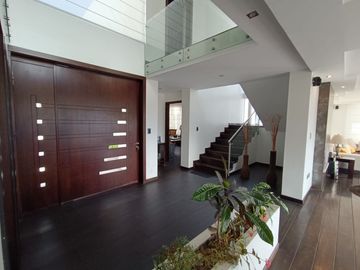 EXCLUSIVA PROPIEDAD EN VENTA - CUMBAYÁ - 884 M2