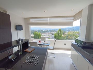 EXCLUSIVA PROPIEDAD EN VENTA - CUMBAYÁ - 884 M2