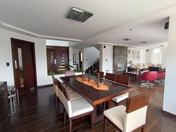 EXCLUSIVA PROPIEDAD EN VENTA - CUMBAYÁ - 884 M2