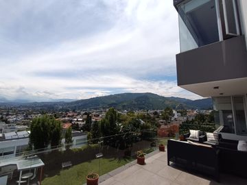 EXCLUSIVA PROPIEDAD EN VENTA - CUMBAYÁ - 884 M2