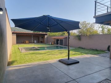 MODERNA CASA EN VENTA, VALLE DE BRAVO