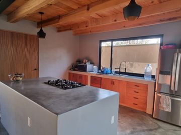 MODERNA CASA EN VENTA, VALLE DE BRAVO