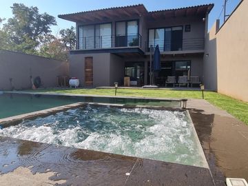 MODERNA CASA EN VENTA, VALLE DE BRAVO