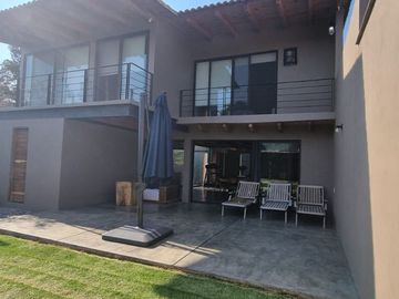 MODERNA CASA EN VENTA, VALLE DE BRAVO